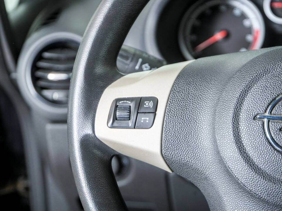 Bild 11/40 von Opel Corsa 1.2 (2008)