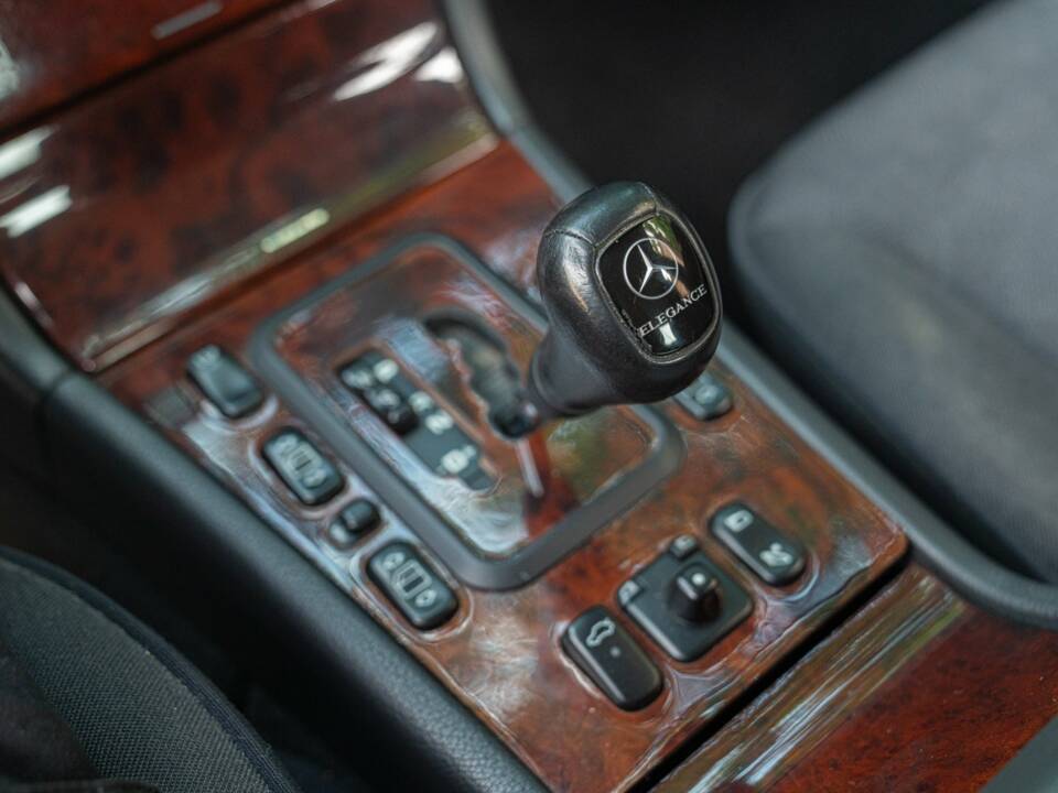Image 42/50 of Mercedes-Benz E 430 (2000)