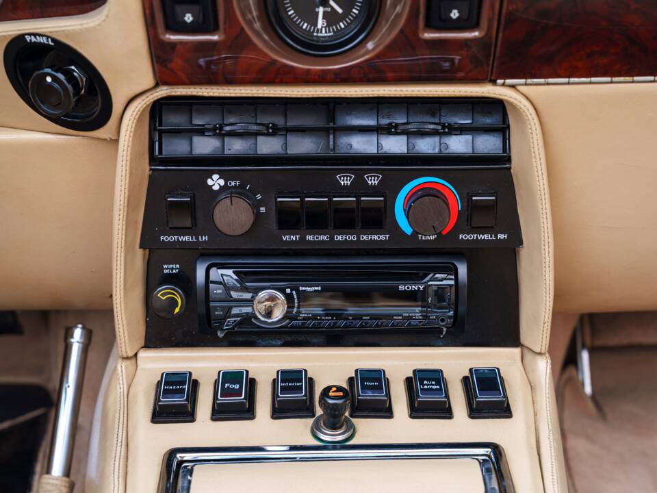 Image 21/26 of Aston Martin V8 EFi Volante (1986)