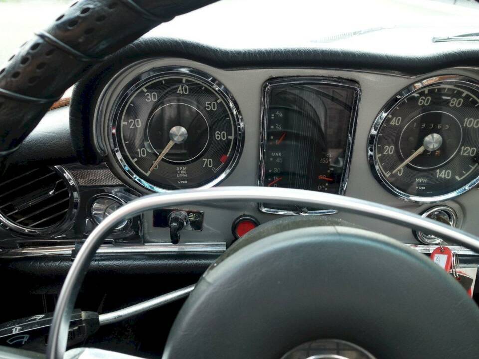Image 20/36 of Mercedes-Benz 280 SL (1970)