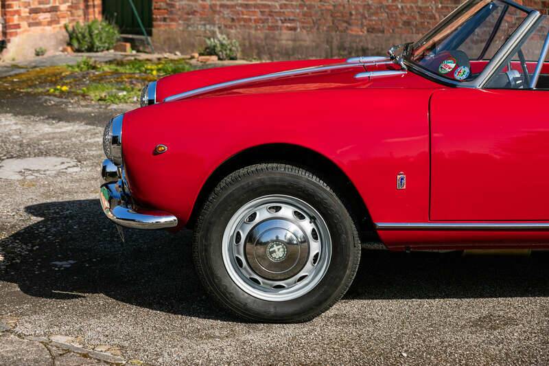 Image 33/46 of Alfa Romeo 2000 Spider (1960)