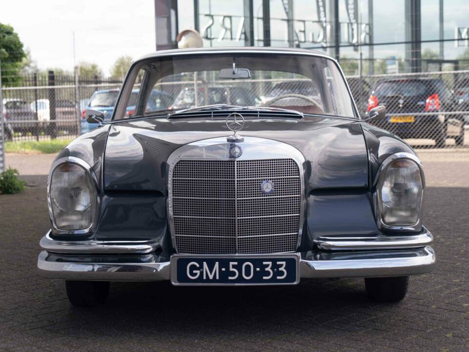 Image 3/7 of Mercedes-Benz 220 SE b (1964)