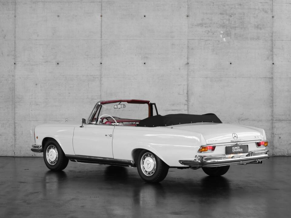 Image 3/50 of Mercedes-Benz 280 SE 3,5 (1969)