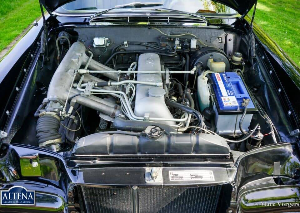 Image 34/52 de Mercedes-Benz 220 SE b (1963)