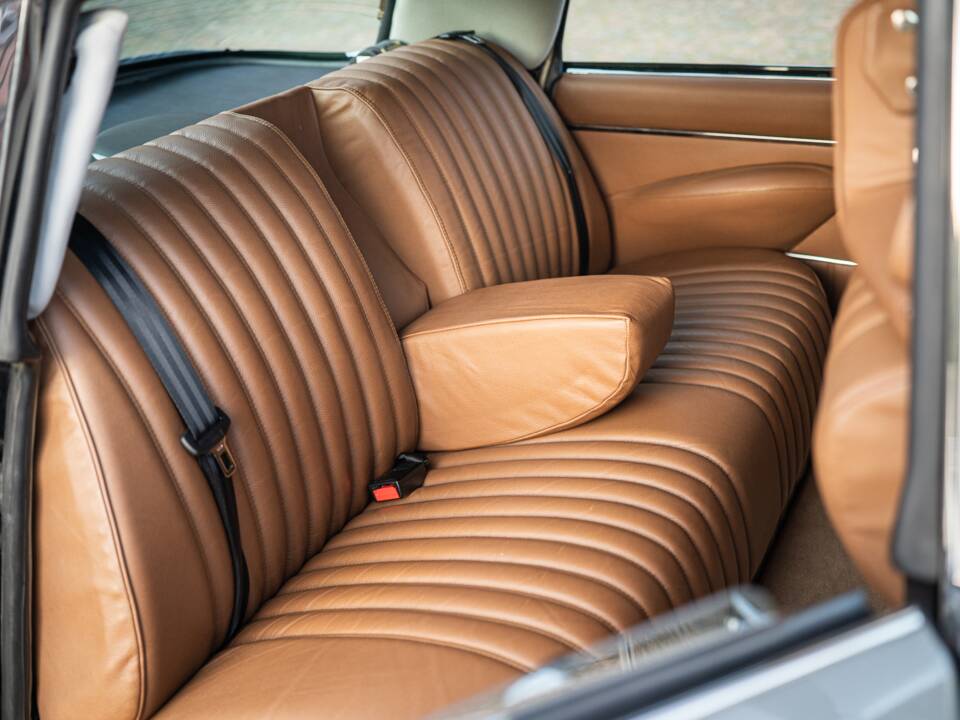 Image 41/44 of Citroën DS 21 (1968)