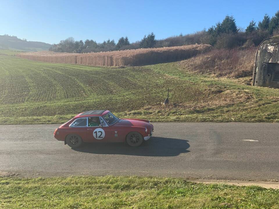 Image 35/50 of MG MGB GT (1972)