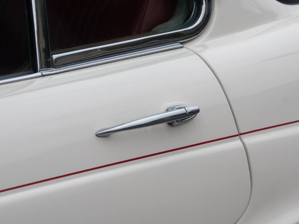 Image 43/50 of Jaguar XJ 6 4.2 (1972)