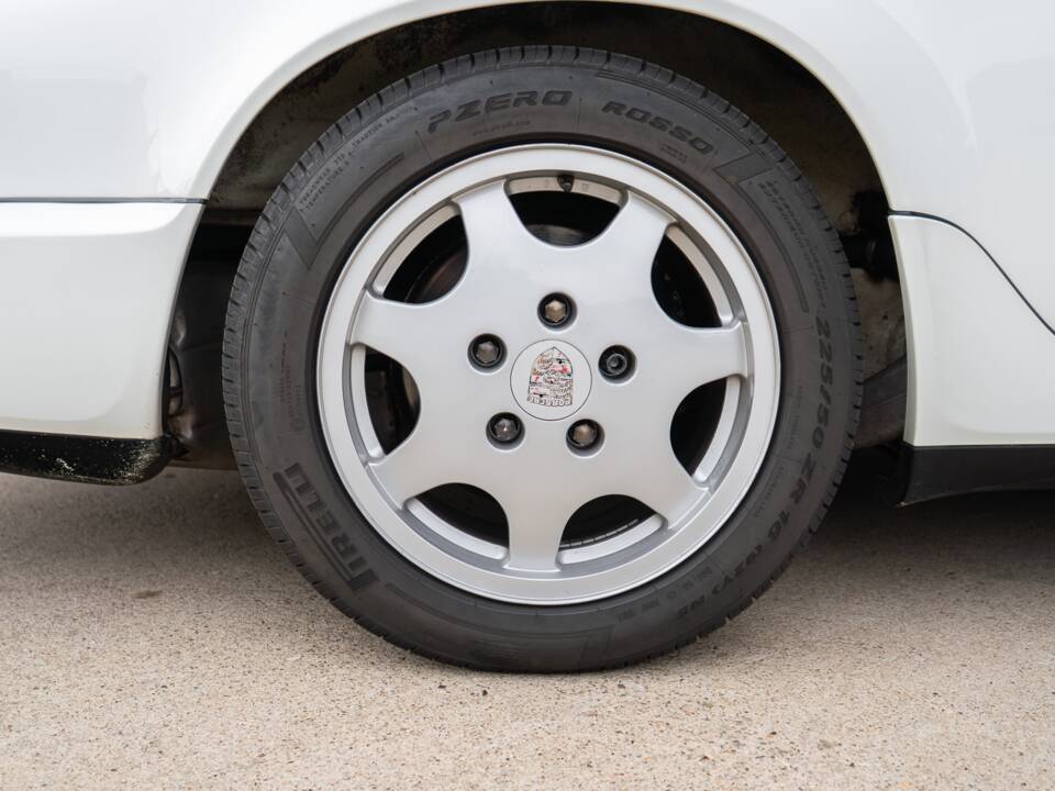 Afbeelding 23/25 van Porsche 911 Carrera 2 (1990)