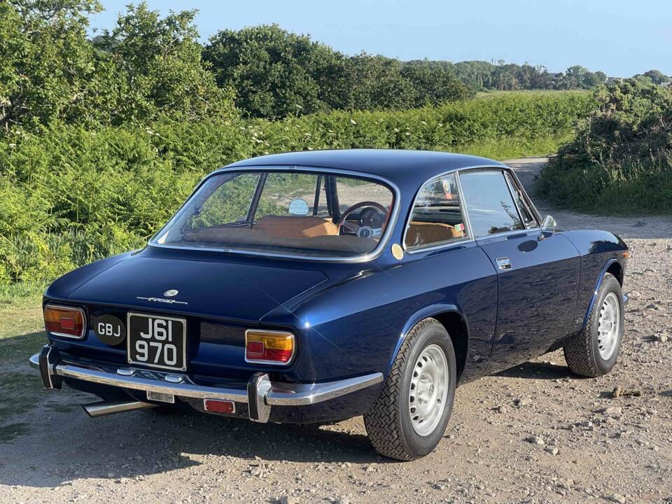 Imagen 3/12 de Alfa Romeo 1750 GT Veloce (1970)