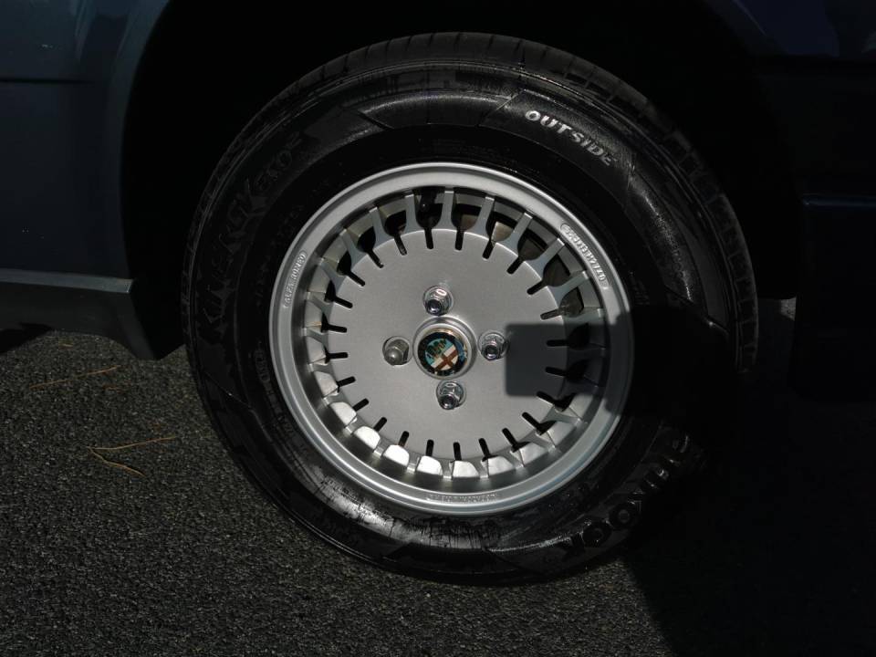 Bild 39/45 von Alfa Romeo 75 1.8 (1987)
