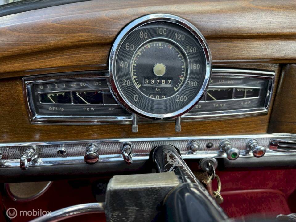 Image 23/36 of Mercedes-Benz 300 d (1958)