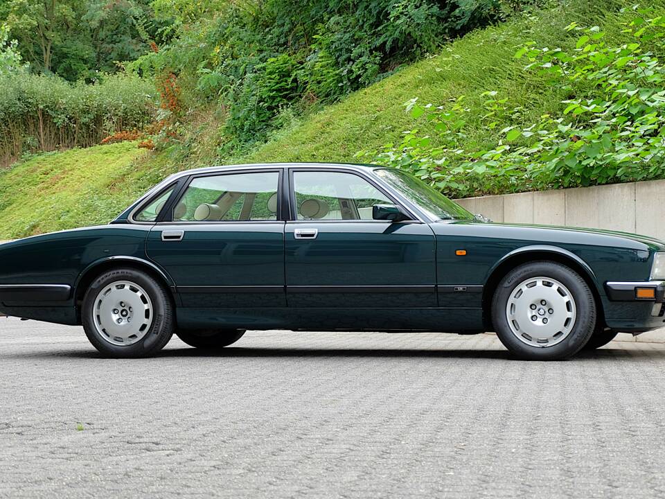 Image 7/77 de Jaguar XJ 40 (XJ-R) (1993)