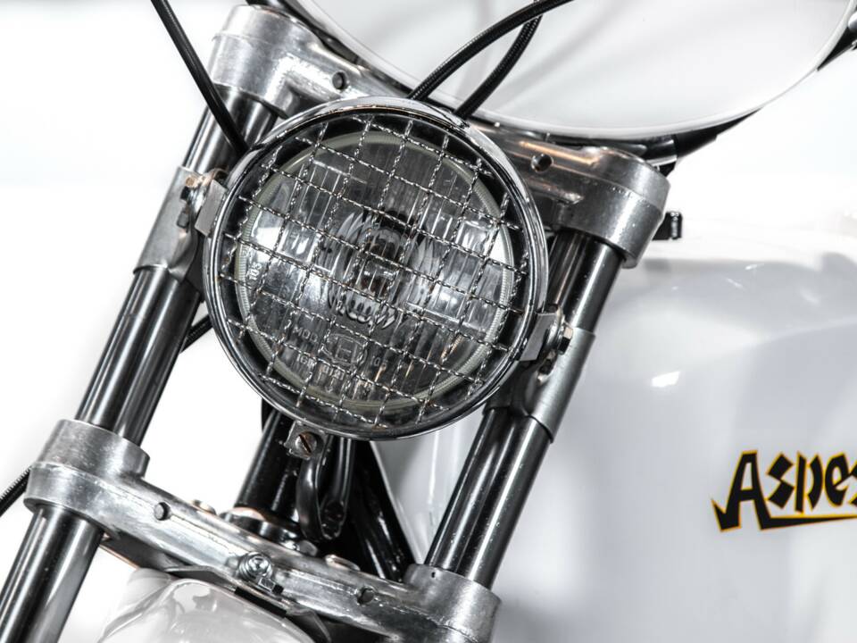 Image 6/21 of Aspes DUMMY (1974)