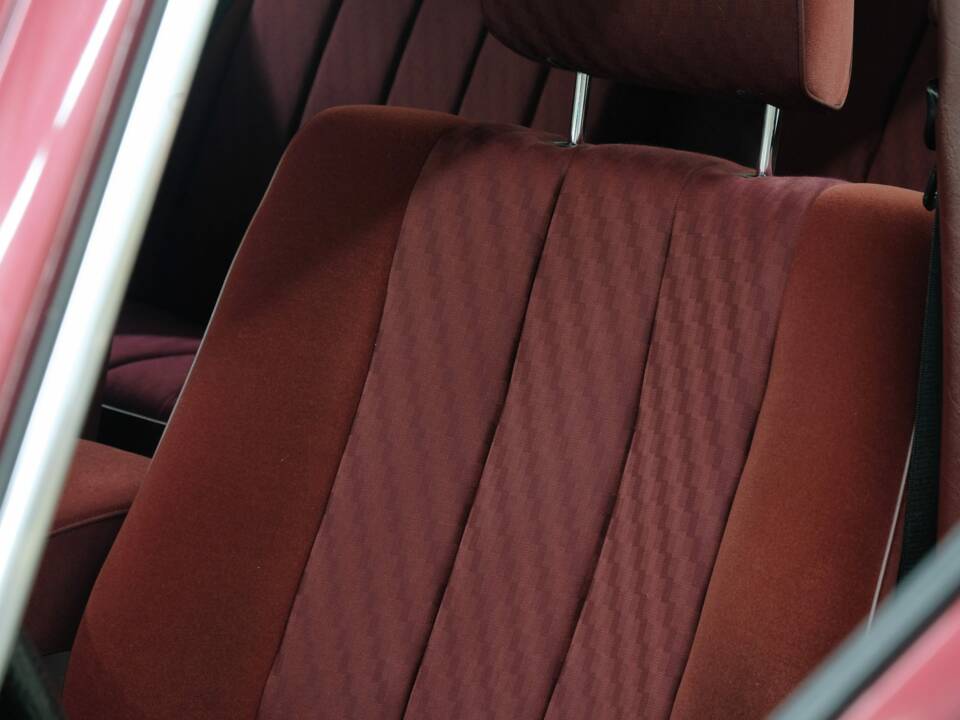 Bild 44/50 von Mercedes-Benz 260 SE (1990)