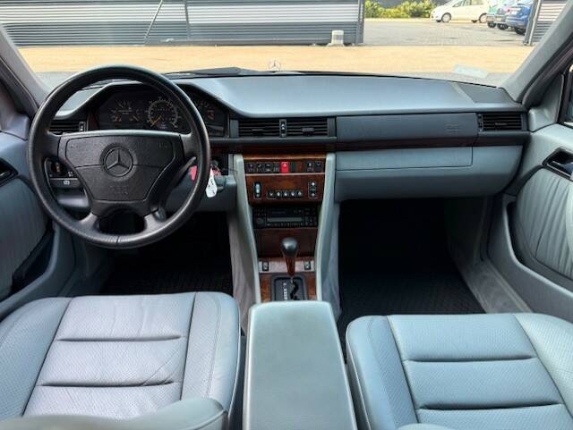 Image 12/27 of Mercedes-Benz E 500 (1994)