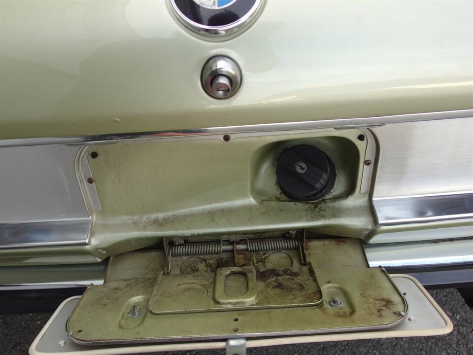 Image 17/95 de BMW 2500 (1977)