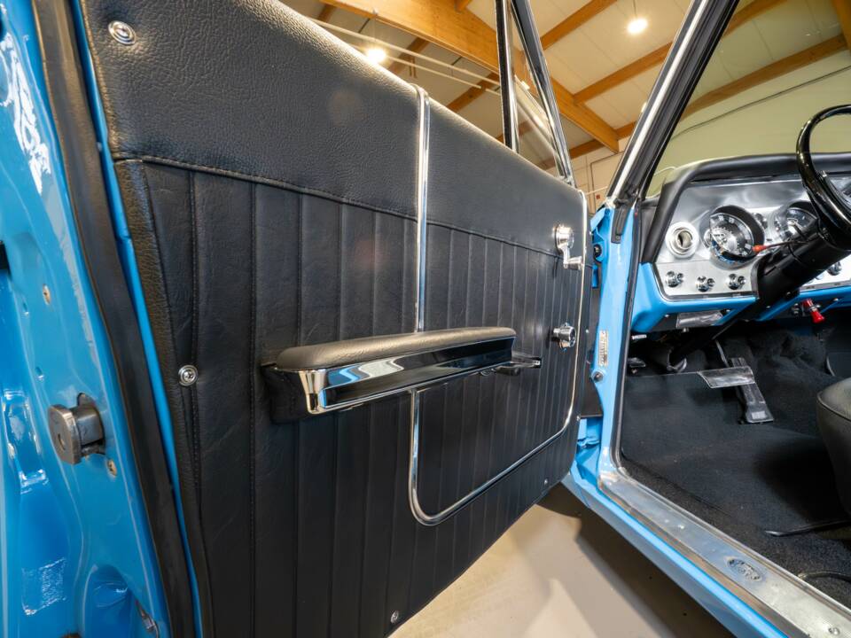 Image 17/22 of Buick Wildcat Sport Coupe (1964)