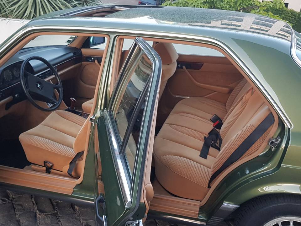 Bild 21/49 von Mercedes-Benz 280 SE (1982)