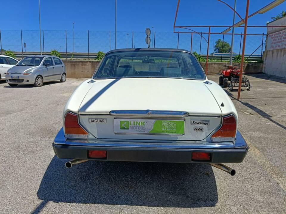 Image 26/50 of Jaguar XJ6 3.2 Sovereign (1983)