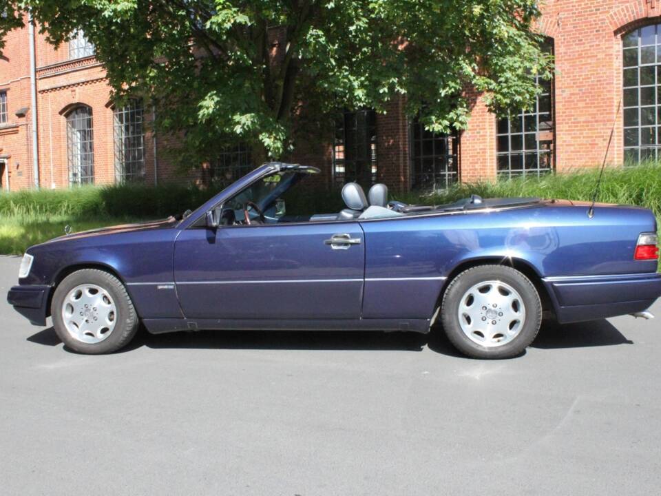 Image 7/21 of Mercedes-Benz E 320 (1995)