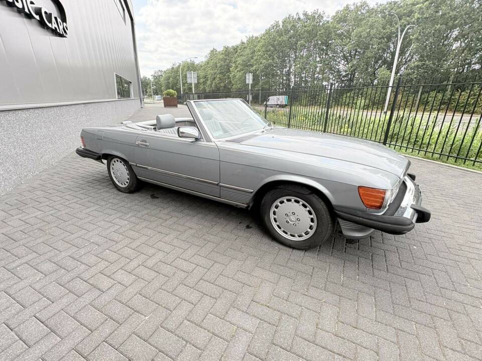 Image 11/50 de Mercedes-Benz 560 SL (1988)