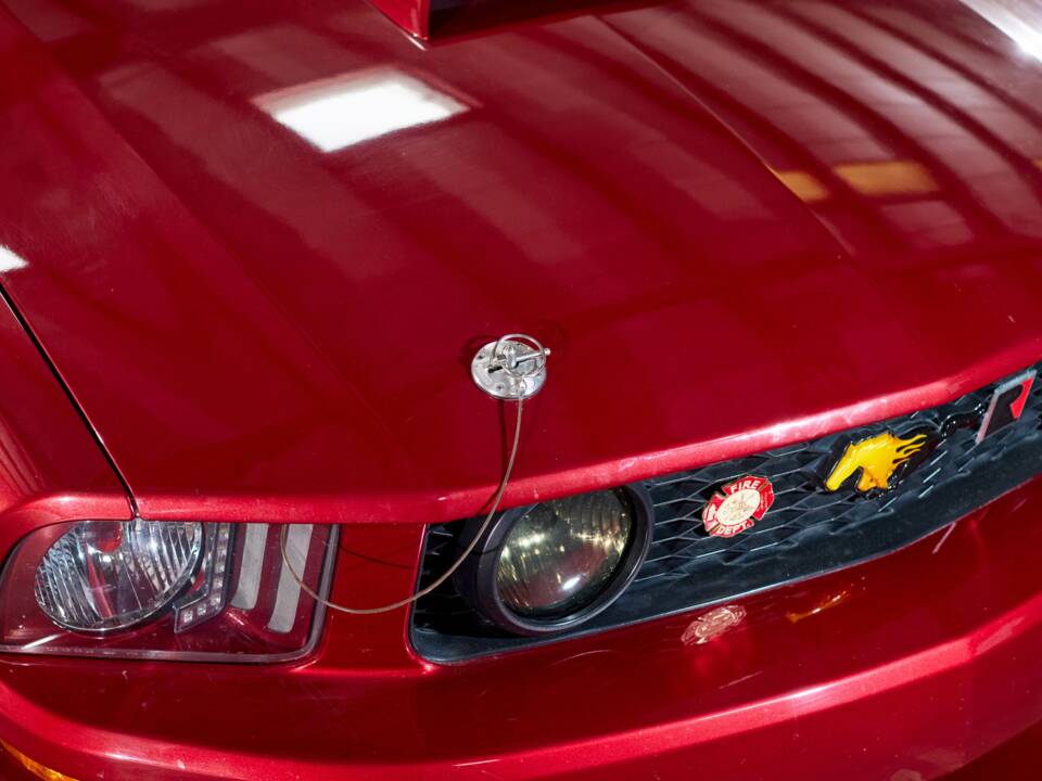 Image 31/68 of Ford Mustang GT (2005)