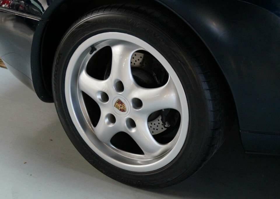 Image 13/50 of Porsche 911 Carrera (1995)