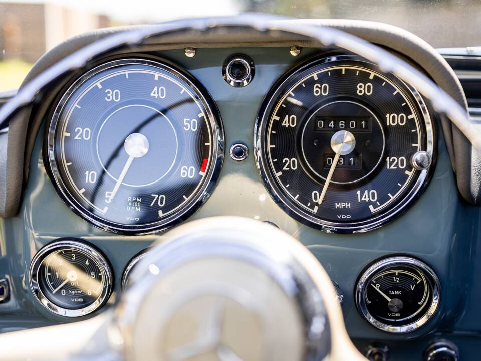 Image 49/56 of Mercedes-Benz 190 SL (1956)