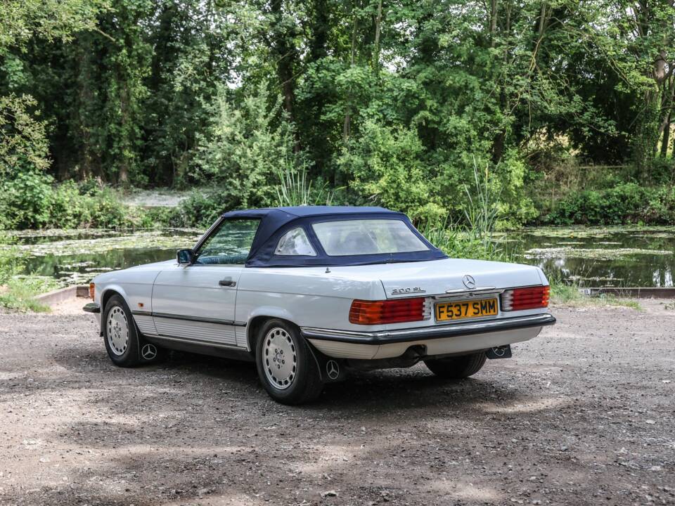 Image 8/43 of Mercedes-Benz 300 SL (1989)