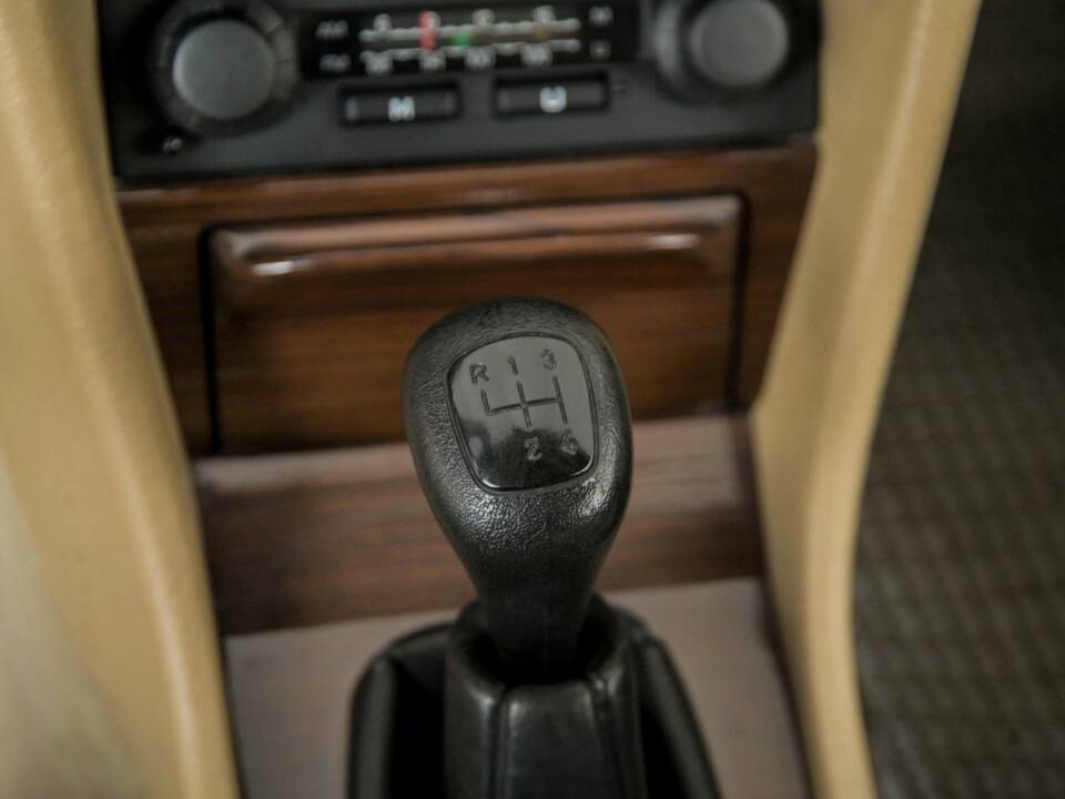 Bild 28/50 von Mercedes-Benz 230 TE (1987)