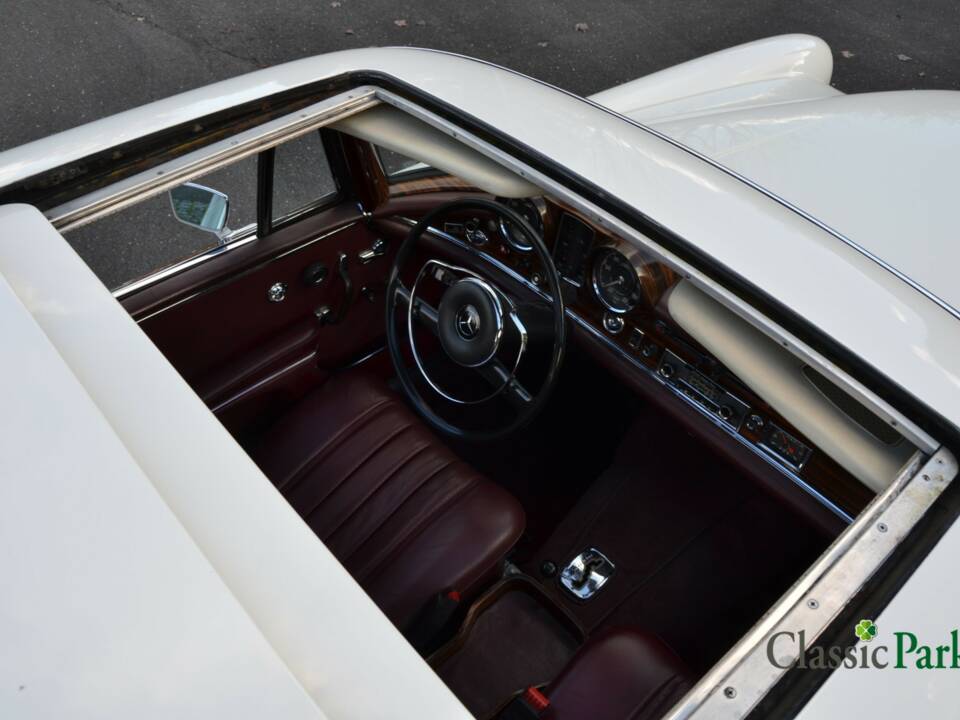 Image 13/50 of Mercedes-Benz 250 SE (1966)