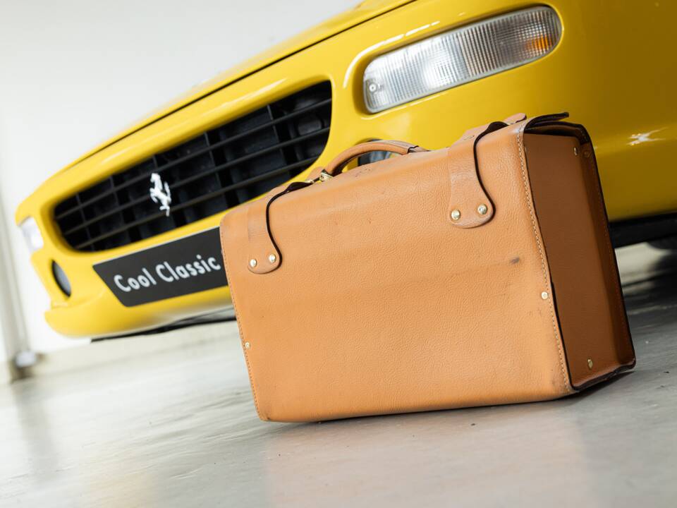 Image 21/36 de Ferrari F 355 Berlinetta (1995)