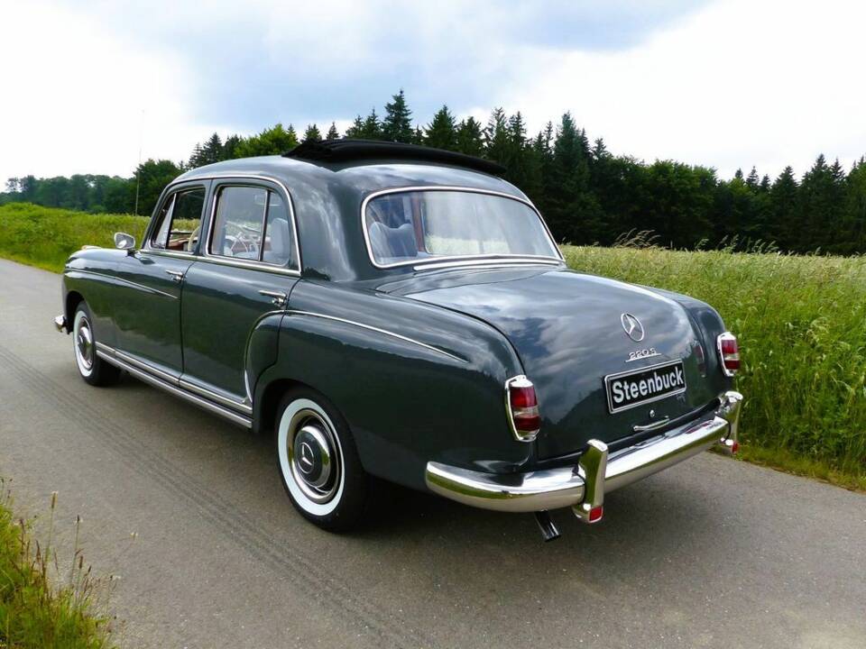 Mercedes-Benz 220 S Limousine 63 kW/85 PS (W 180)