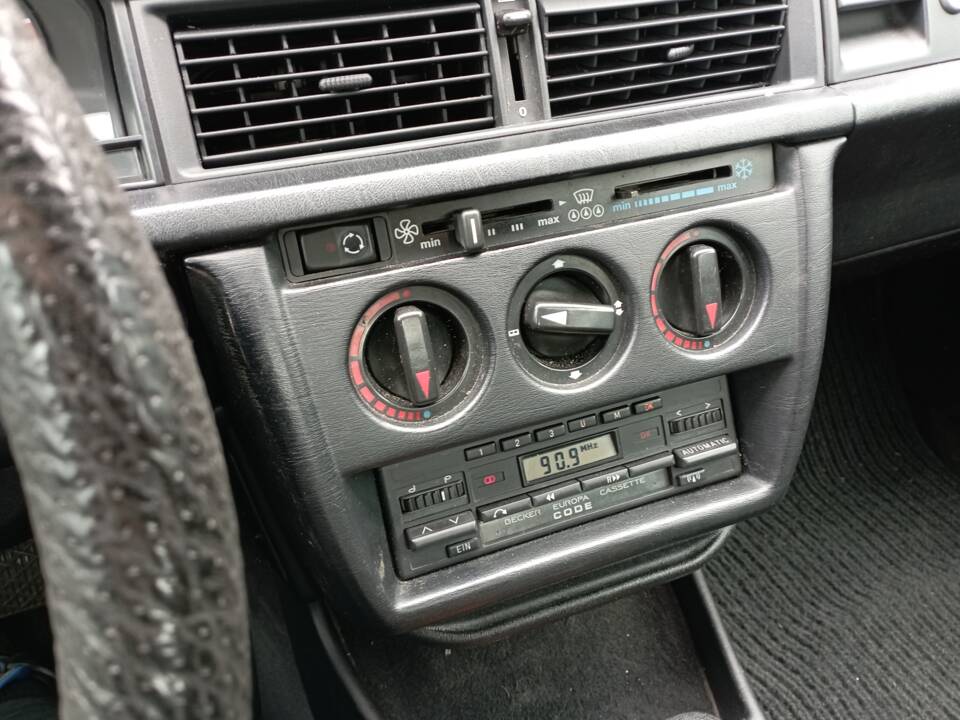 Bild 15/16 von Mercedes-Benz 190 E (1984)