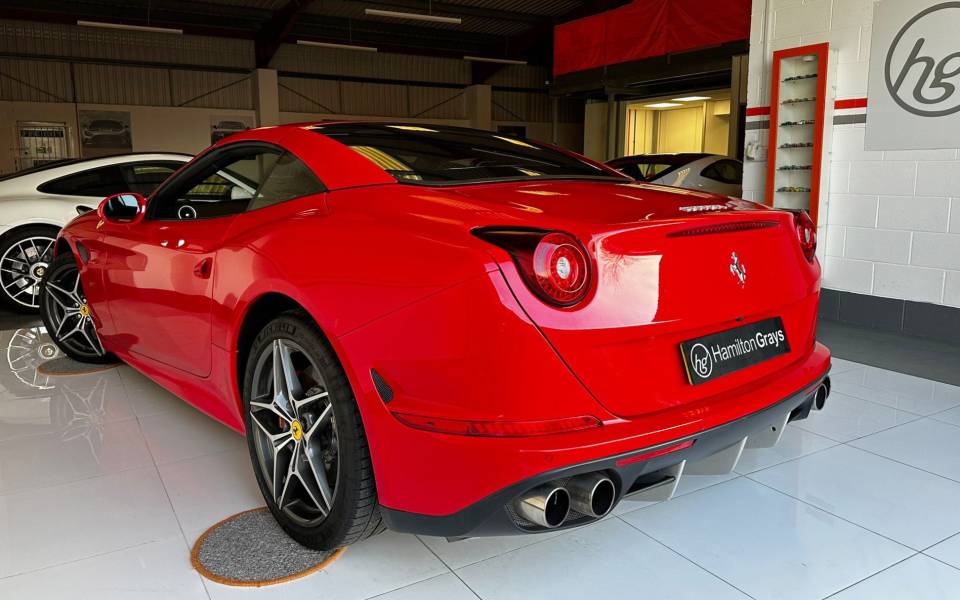 Bild 44/50 von Ferrari California T (2017)