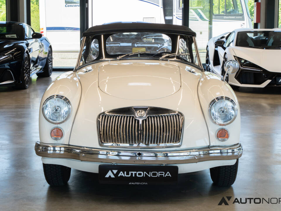 Image 39/65 of MG MGA 1600 (1960)