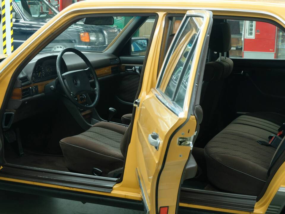 Bild 22/50 von Mercedes-Benz 280 SE (1981)