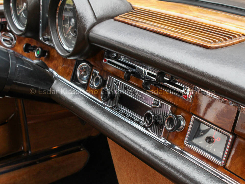 Image 23/35 of Mercedes-Benz 280 SE 3,5 (1970)