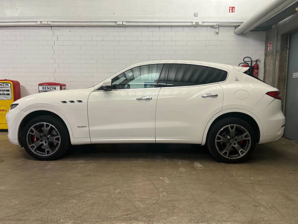 Immagine 1/17 di Maserati Levante S (2017)