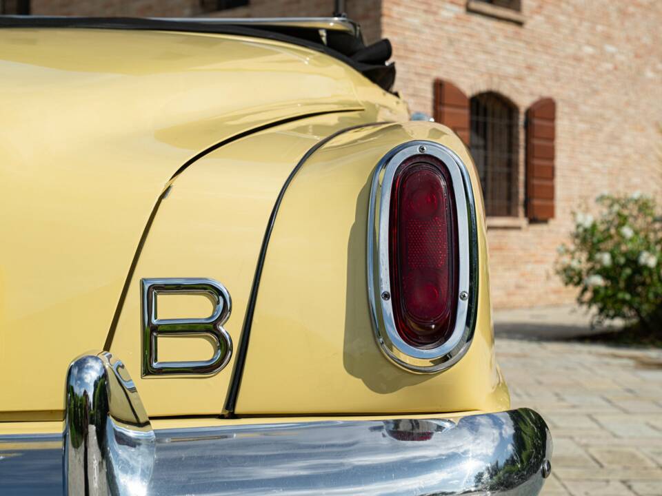Image 33/50 of Studebaker Champion Regal DeLuxe Convertible (1950)
