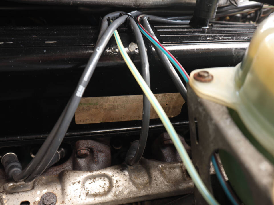 Image 20/85 of Mercedes-Benz 560 SL (1986)