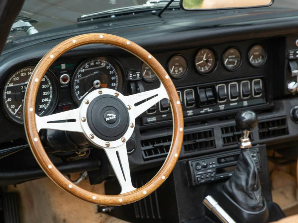 Image 42/50 de Jaguar Type E V12 (1973)