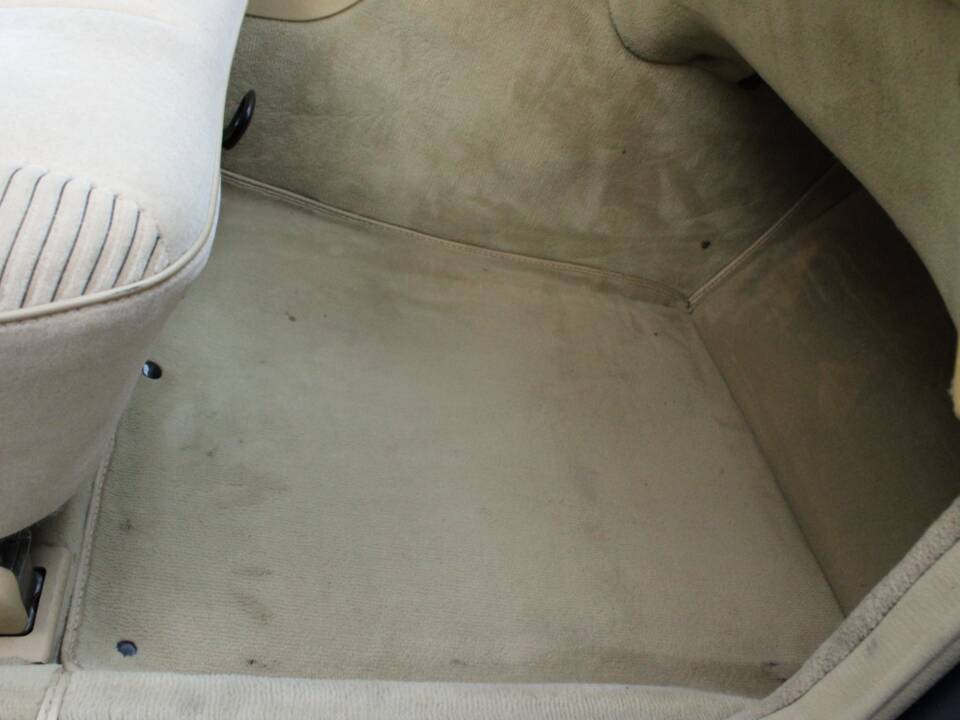 Image 35/51 de Mercedes-Benz 500 SE (1984)