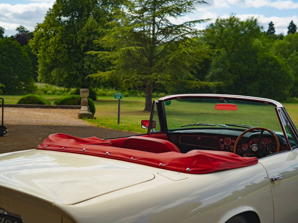 Bild 26/62 von Aston Martin DB 6 Mk II Volante (1970)