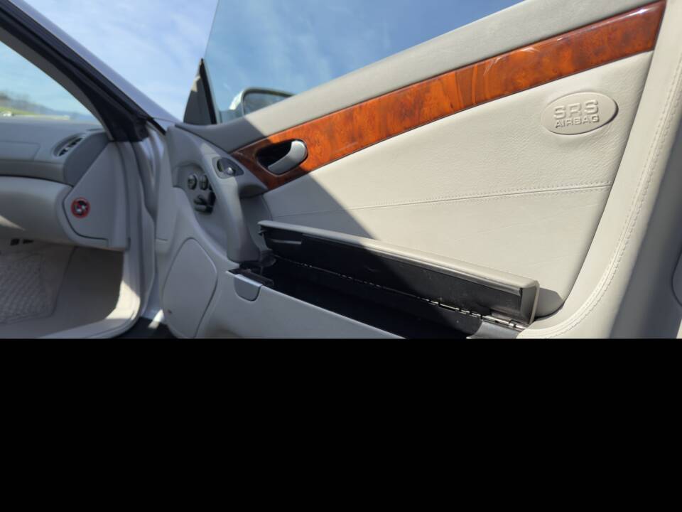 Image 54/89 of Mercedes-Benz SL 500 (2002)
