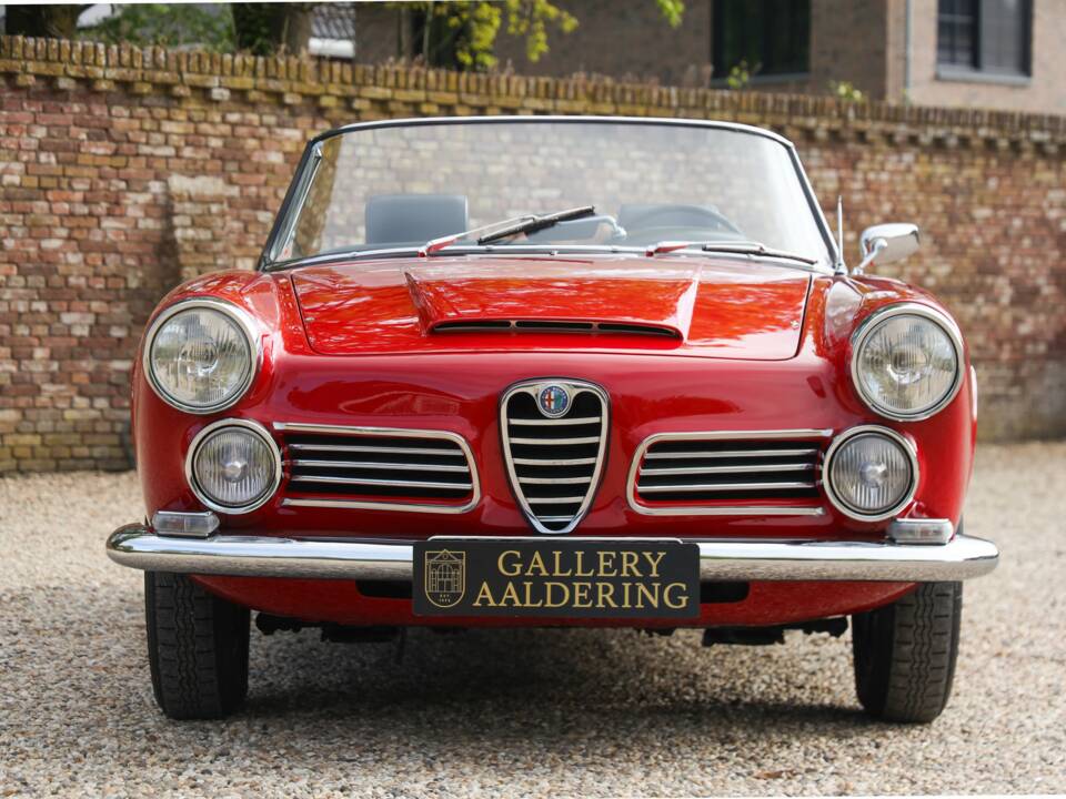 Image 16/50 of Alfa Romeo 2600 Spider (1962)