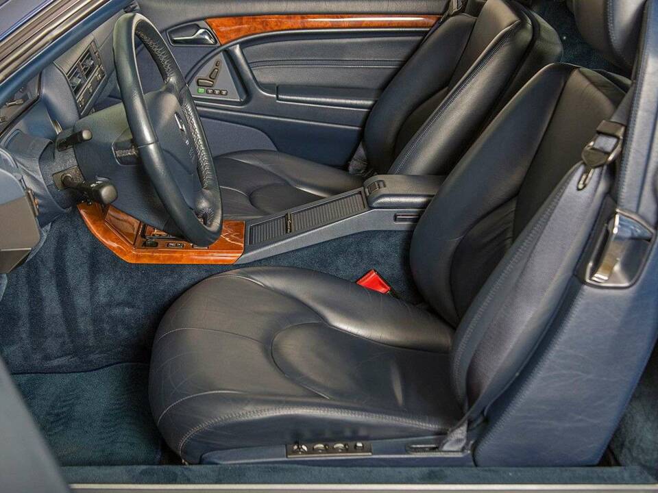 Afbeelding 33/36 van Mercedes-Benz SL 320 (2000)