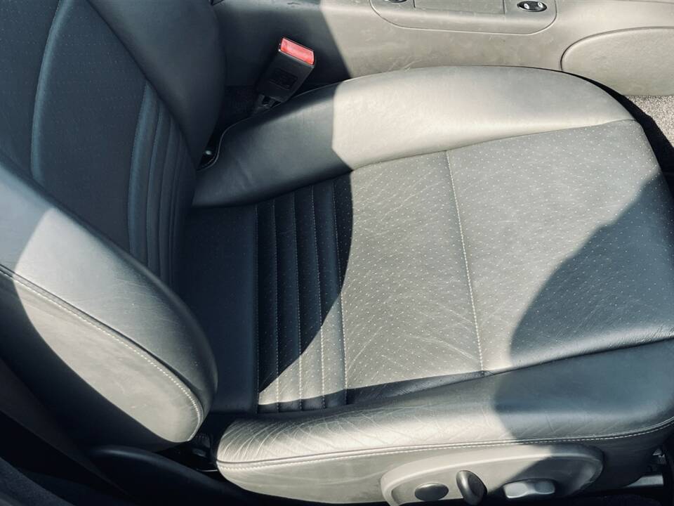 Image 17/39 of Porsche 911 Carrera 4S (2002)
