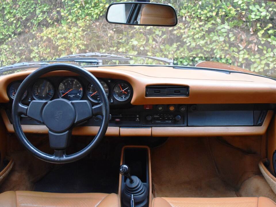 Image 16/37 de Porsche 911 Carrera 3.0 (1977)