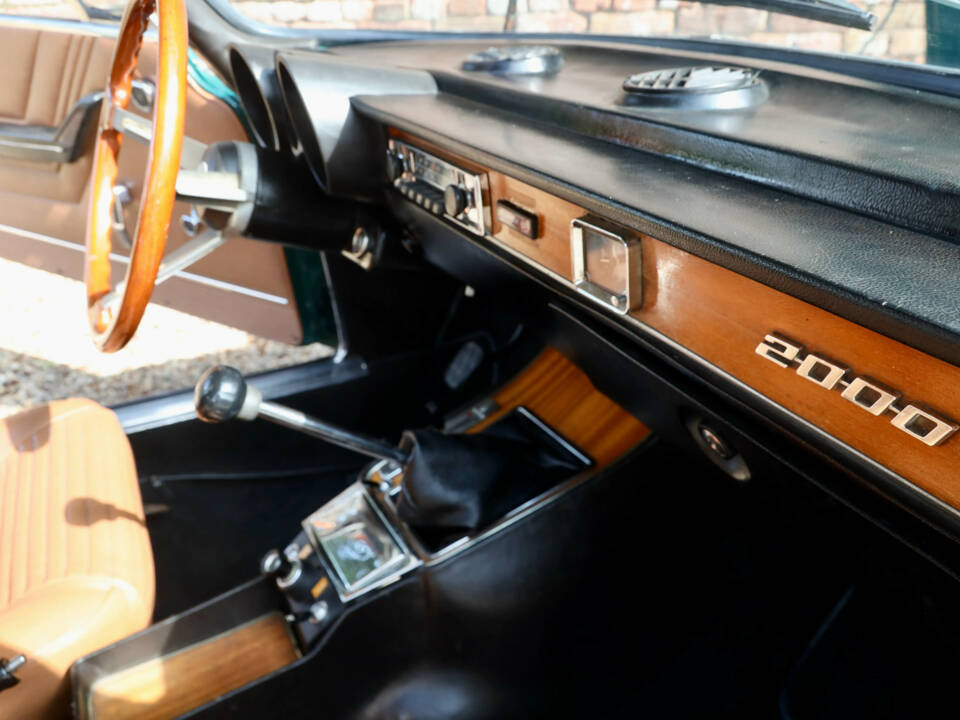 Immagine 38/50 di Alfa Romeo 2000 GTV (1973)